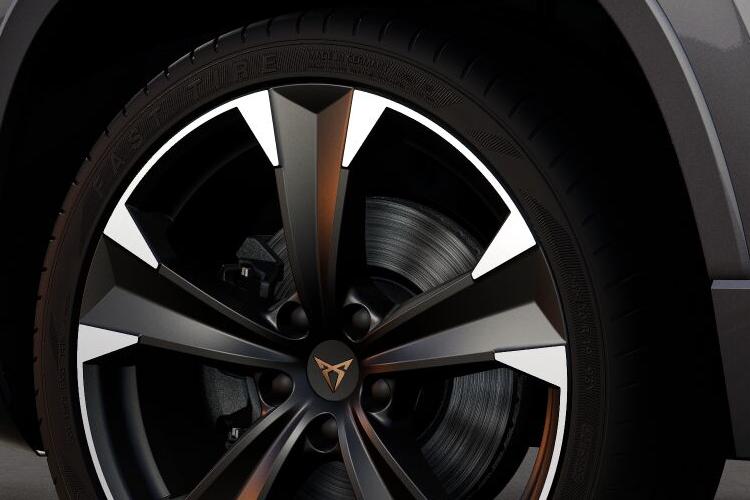 Cupra Ateca Large SUV 2.0 EcoTSI 190 V1 DSG 4Drive close up