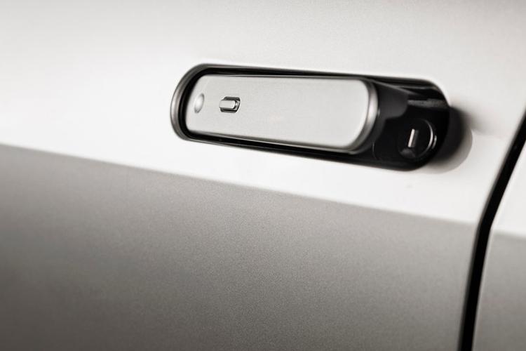 Toyota C-Hr Small Crossover/SUV 2.0 Phev 223 GR Sport Sf/Prpk CVT close up