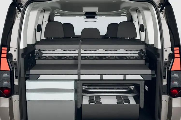 Volkswagen Caddy California MPV Maxi 2.0TDI 122 Tech Pack DSG close up