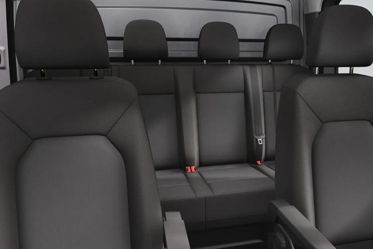 Volkswagen Crafter Double Chassis Cab Crew Cab Pickup CR35 MWB 2.0 TDI 140 Commerce Auto close up