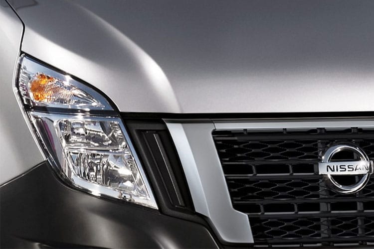 Nissan Interstar Conversion Tipper R35 L2 2.3 dCi 165 Tekna Trw close up