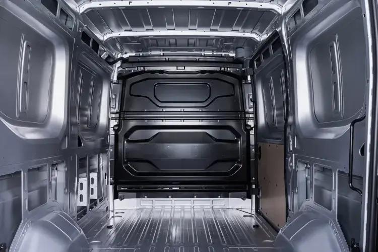 Nissan Interstar Panel L1/L2 Medium Van - High F33 L2H2 2.0 dCi 105 Acenta close up