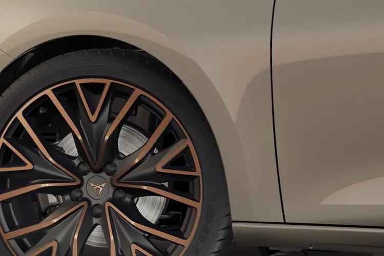 Cupra Leon Estate 1.5 e-HYBRID 204ps V3 DSG close up