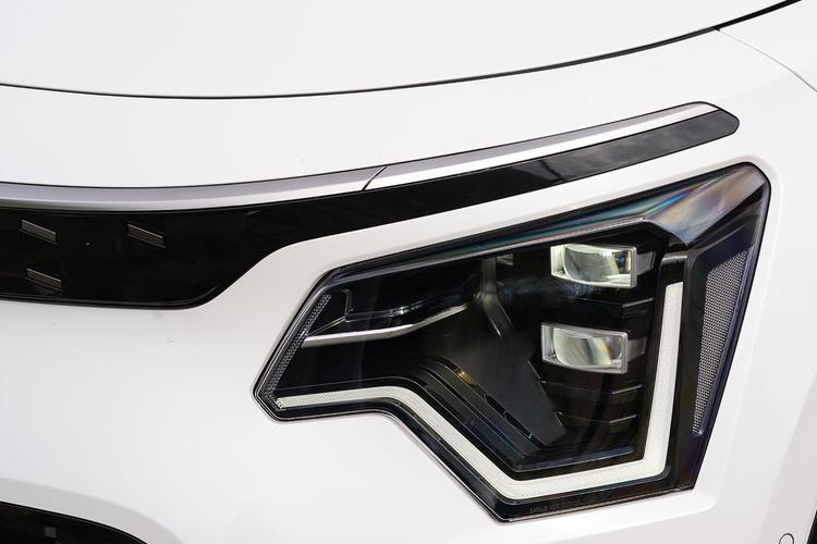 Kia Niro Medium Crossover/SUV 1.6 GDI Hybrid 136bhp Aspire DCT close up