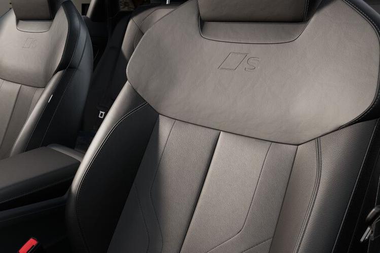 Audi Q3 Small Crossover/SUV 1.5 e-HYBRID 272PS Edition 1 S tronic close up