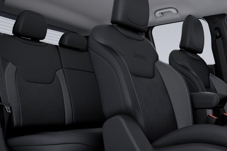 Jeep Renegade Hatchback 1.3 Phev 240 Nrth/Str AT6 eAWD close up