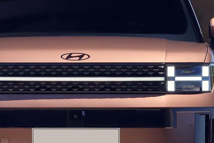 Hyundai Santa Fe Large SUV 1.6TGDi Hybrid Clghpy Auto 2WD close up