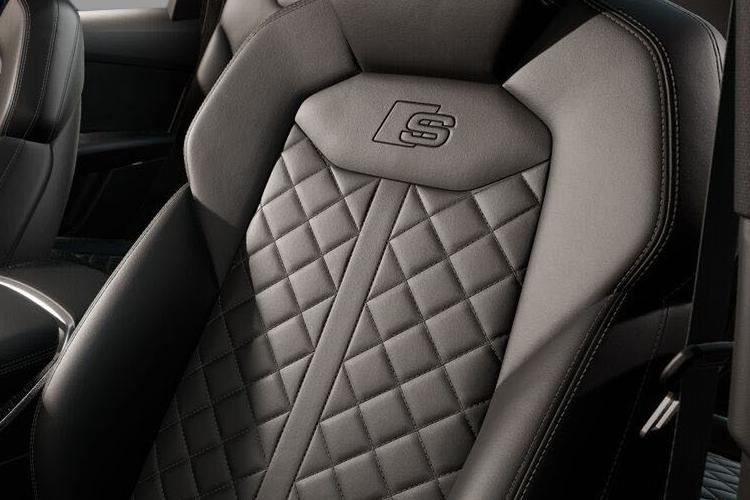 Audi SQ7 Large SUV 4.0 TFSI Quattro Black Edition Tech Pro Tiptronic close up