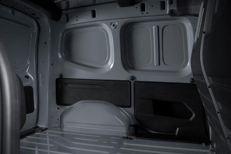 Nissan Townstar Small Van EV 45kWh Auto L1 90KW Acenta close up