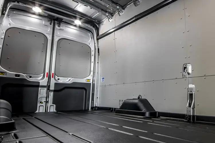 Ford Transit L2 Medium Van - Standard 350 L2H2 2.0 130 EcoBlue Trend AWD close up