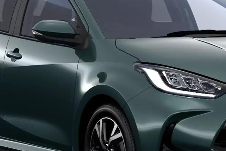 Toyota Yaris Hatchback 1.5 Hybrid 116 DSign 17 Alloy CVT close up