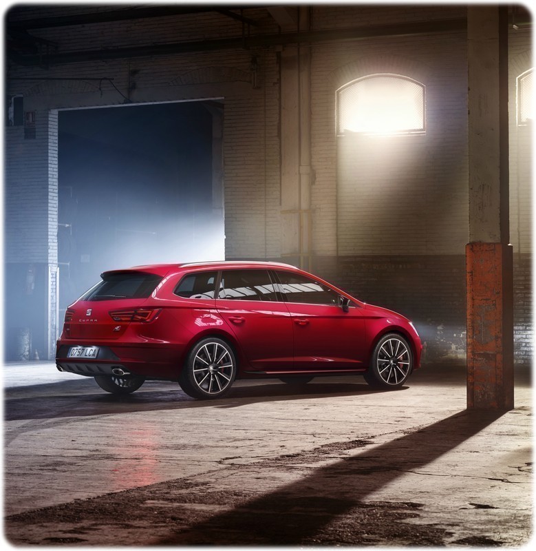 New_Seat_Leon_Cupra_300_ST_rear