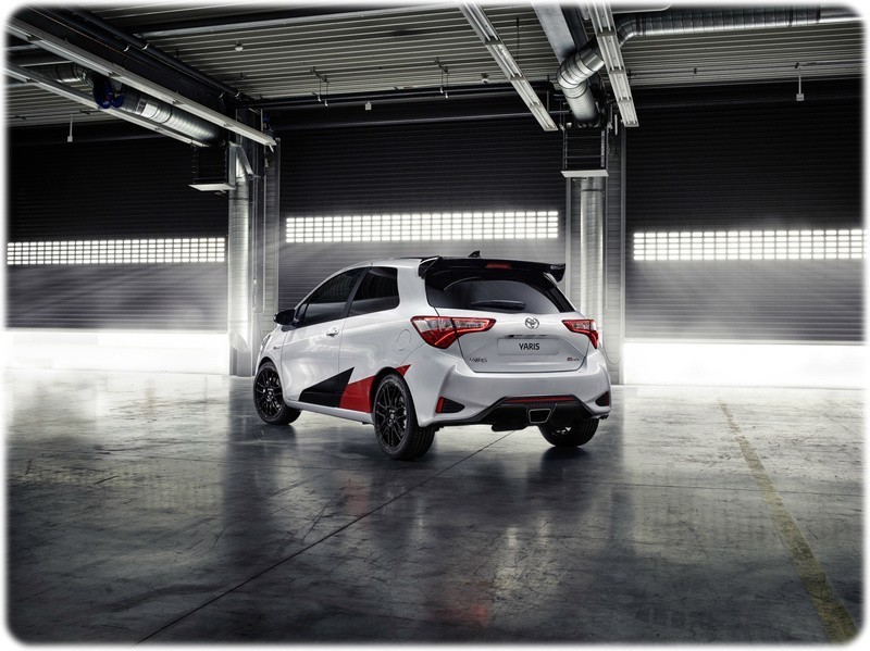 yaris rear