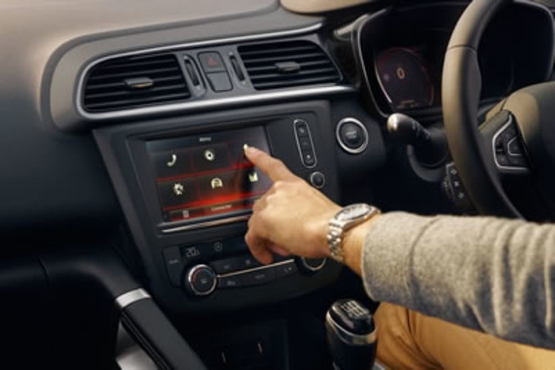 Renault Kadjar interior photo with 7 inch infotainment system