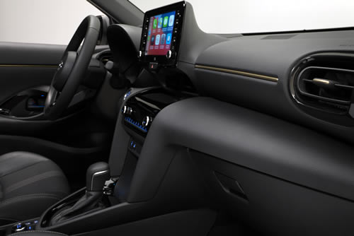 2021 new Toyota Yaris Cross Dynamic interior image