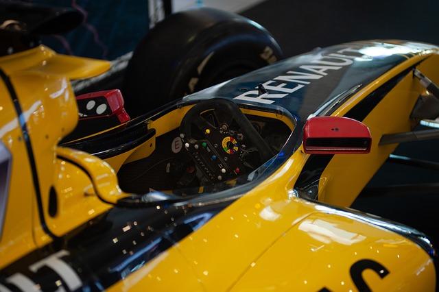 Image of a Renault F1 Car