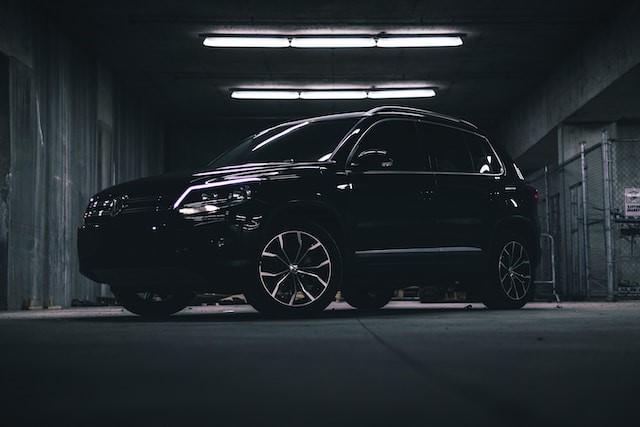 Image of a Black VW Tiguan