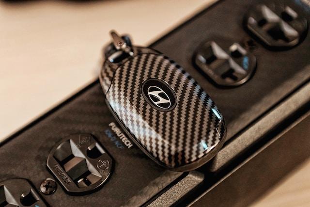Image of a Hyundai Carbon Key
