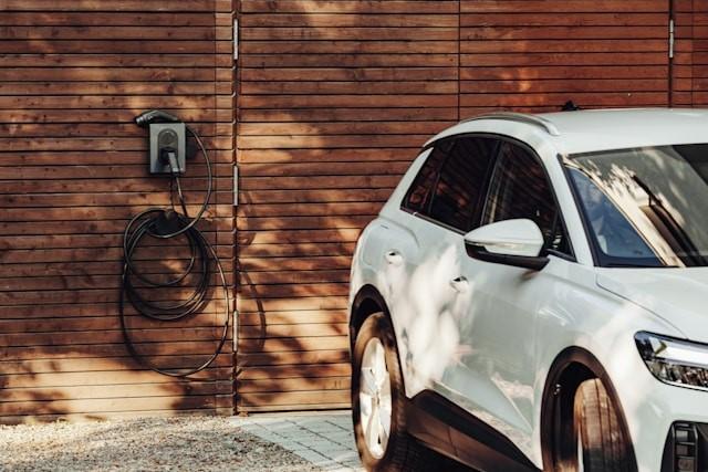 New Plug in Hybrid Car (uk-car-discount.com)